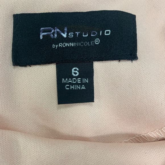 RN Studio by RonniNicole Pink Peach Lace Dress Size 6 - Picture 4 of 11